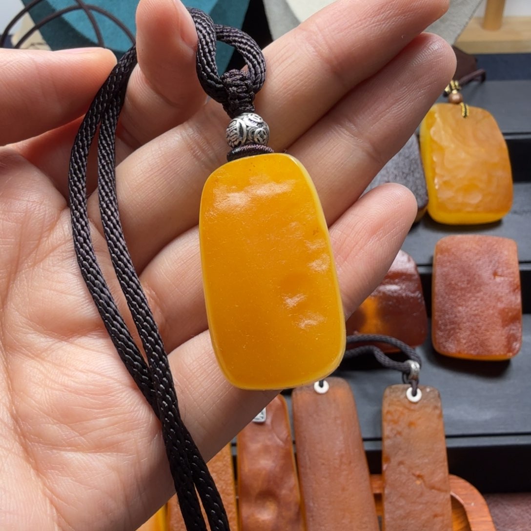 琥珀吊坠(赠链)未镶嵌