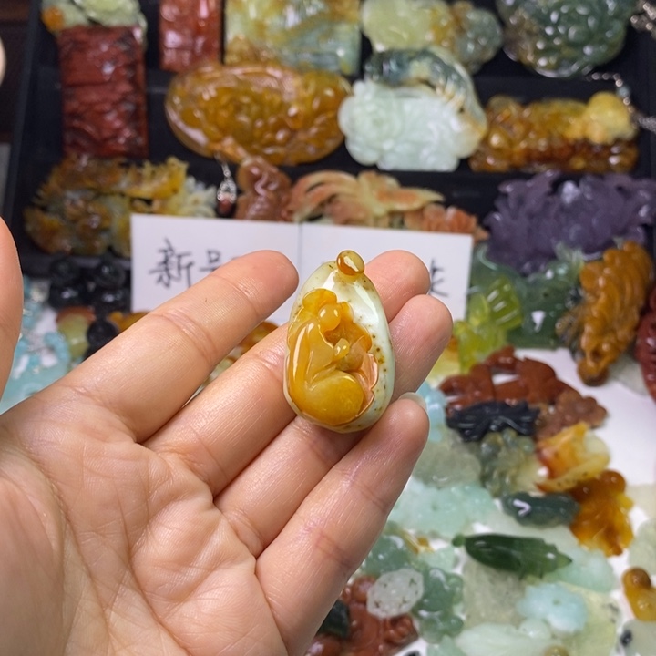 未镶嵌岫玉发饰瑕疵