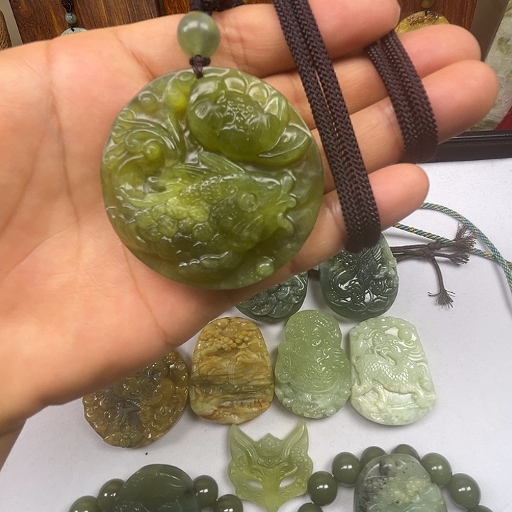 岫玉合金吊坠(赠链)