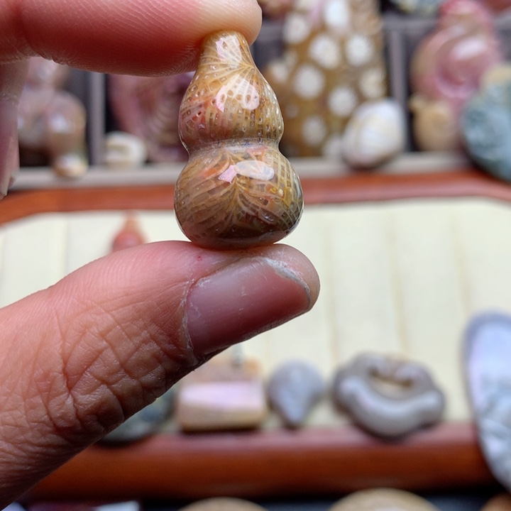 硅化珊瑚（珊瑚玉）颈饰未镶嵌