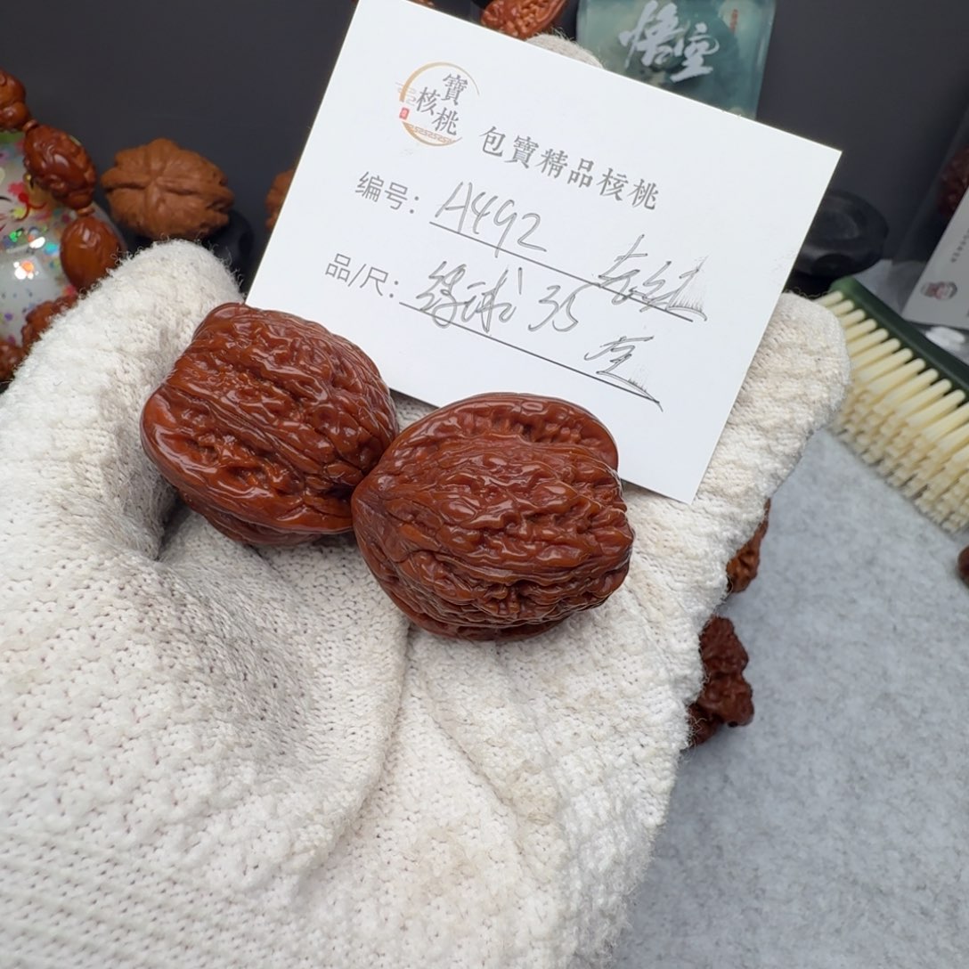 k****儿全品绣球35文玩核桃手把件