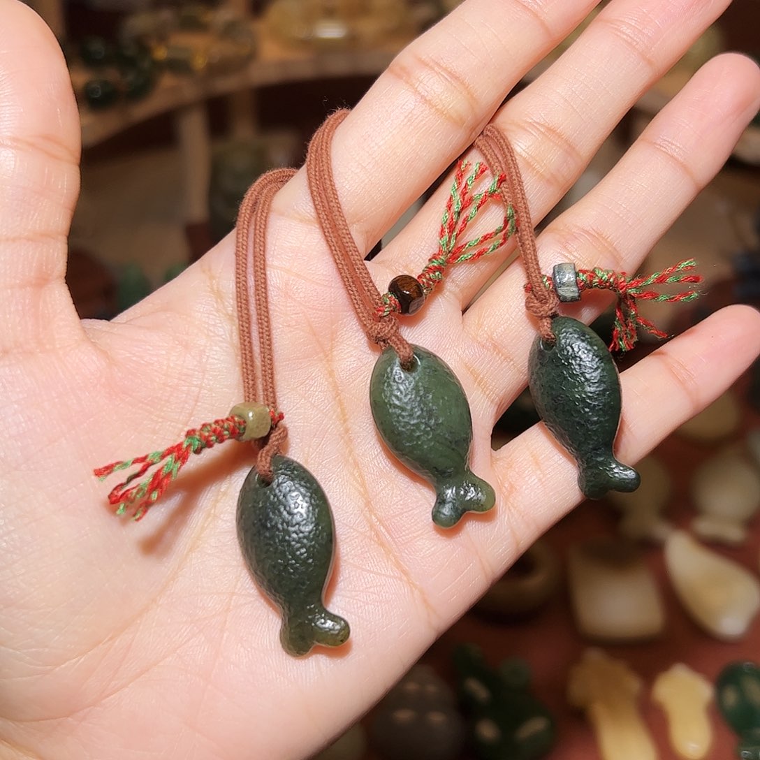 和田玉未镶嵌颈饰买断不退不换