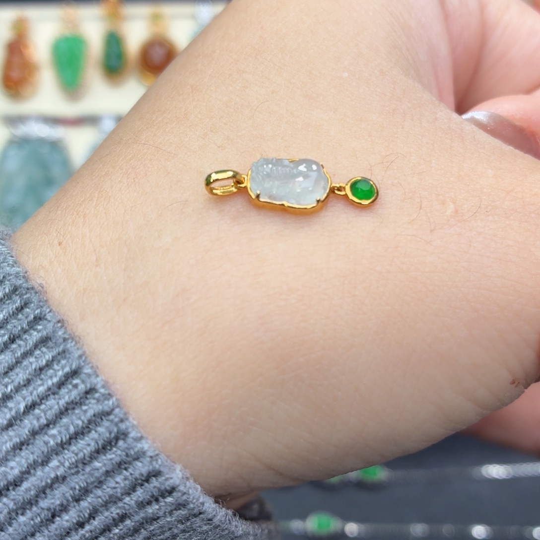 翡翠18K金镶嵌颈饰