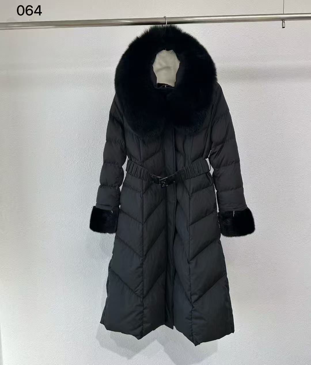 【佳佳】JIO~~TT  貂毛袖口长款鹅绒服PD064