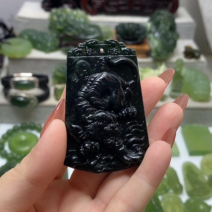 未镶嵌蛇纹石玉挂件