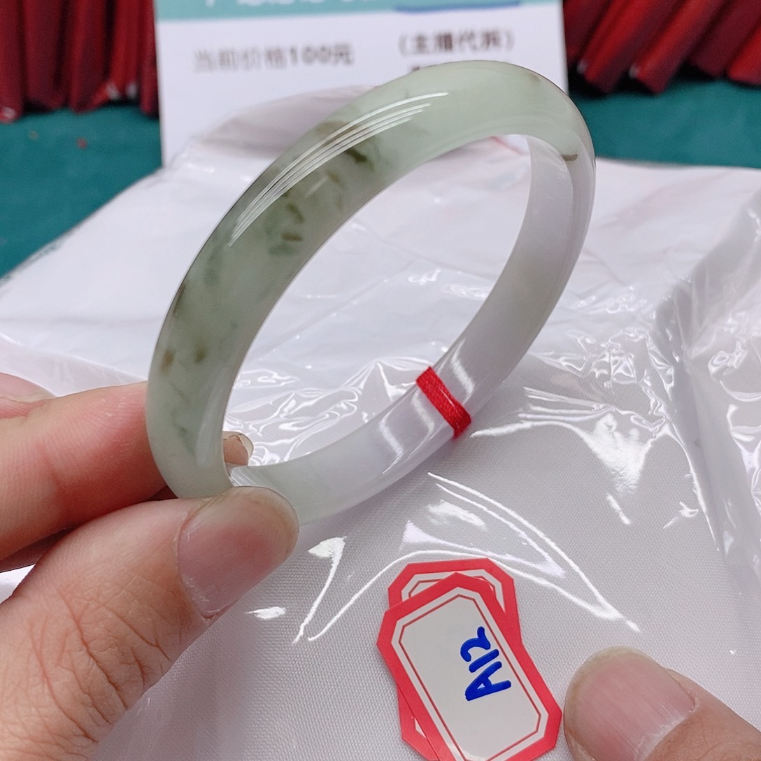 翡翠手镯未镶嵌多****气A12222222222
