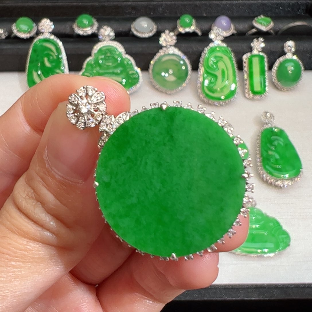 翡翠吊坠(不含链)18K金镶嵌