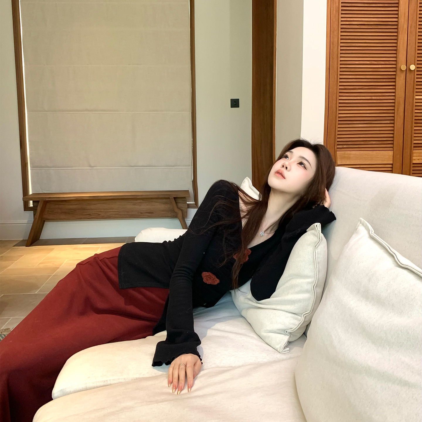 木子李的李【夜宴玫瑰】V领玫瑰黑上衣酒红长裙气质高级显瘦套装
