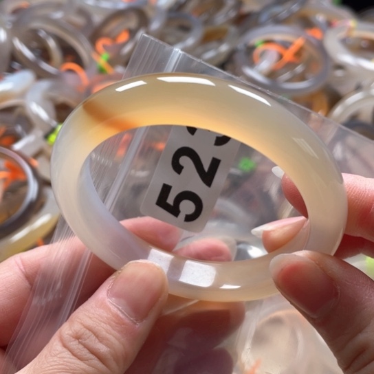 玛瑙/玉髓手镯未镶嵌