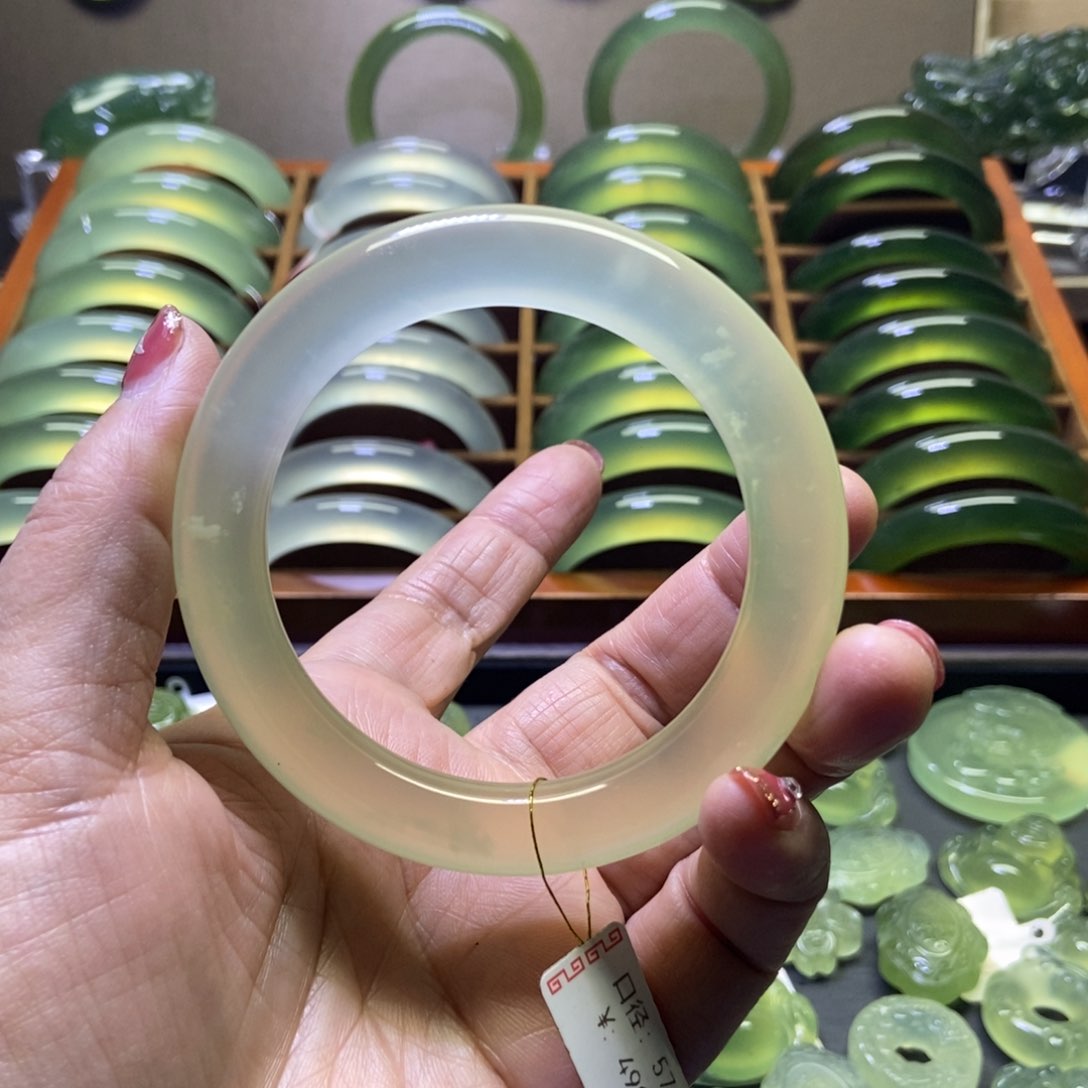 蛇纹石玉玉镯未镶嵌