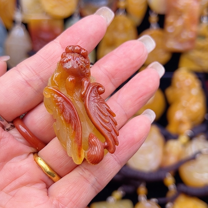石英质玉（黄龙玉）合金颈饰