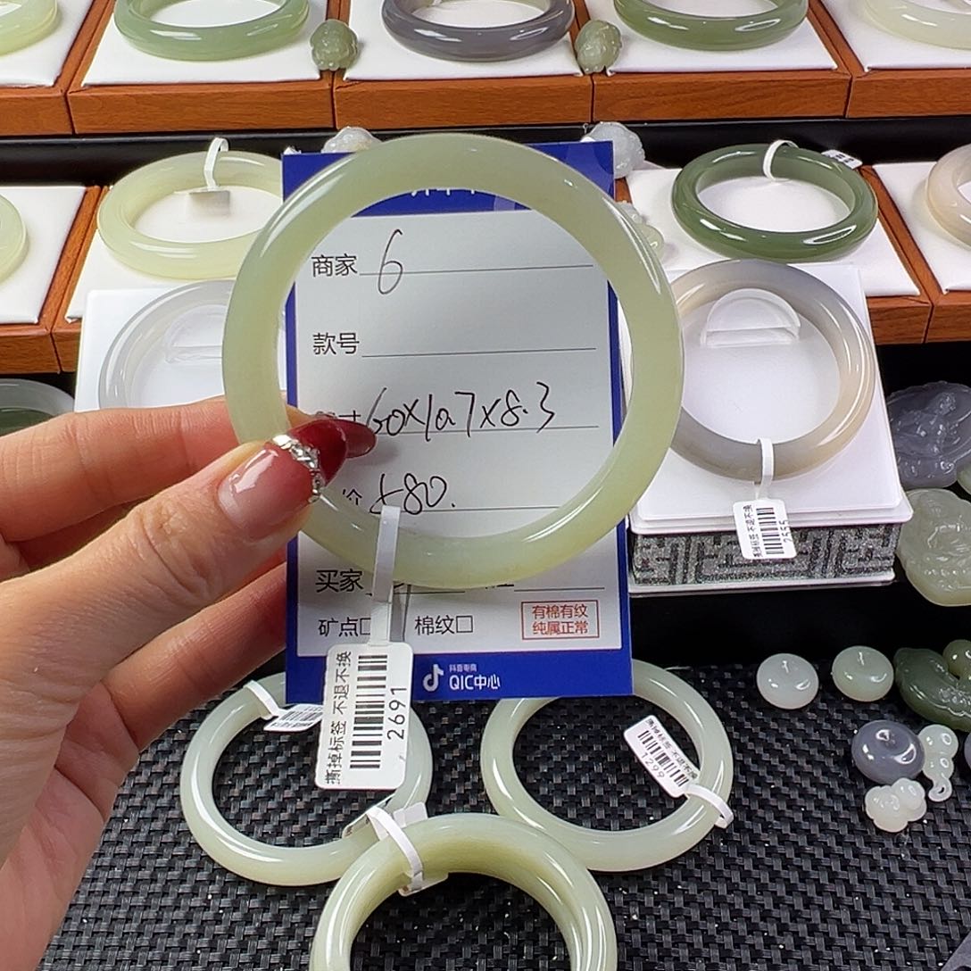 和田玉手镯未镶嵌耶***