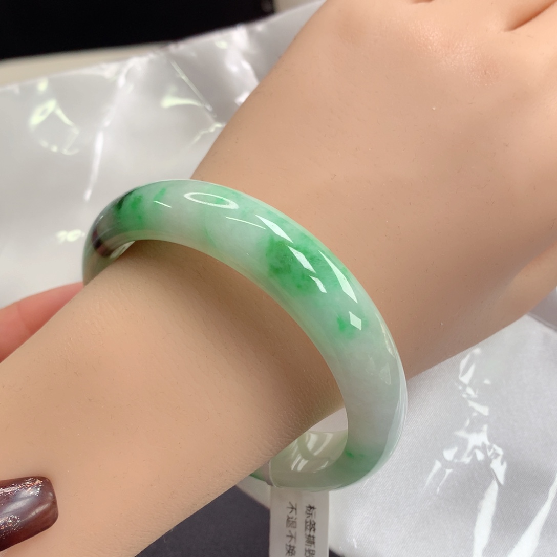 翡翠手镯未镶嵌 正圈59 飘阳绿花