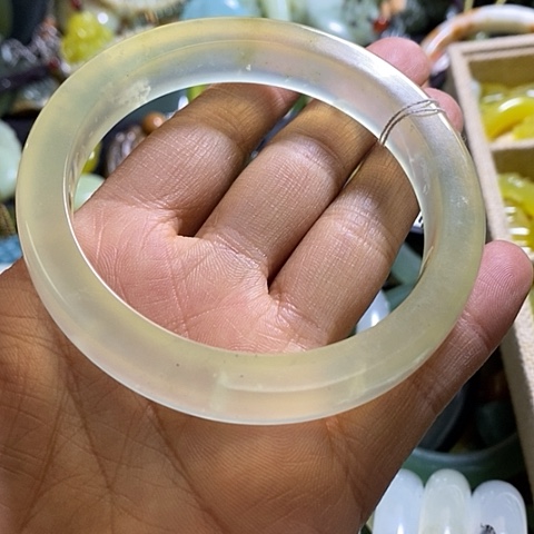 岫玉手镯未镶嵌58口径