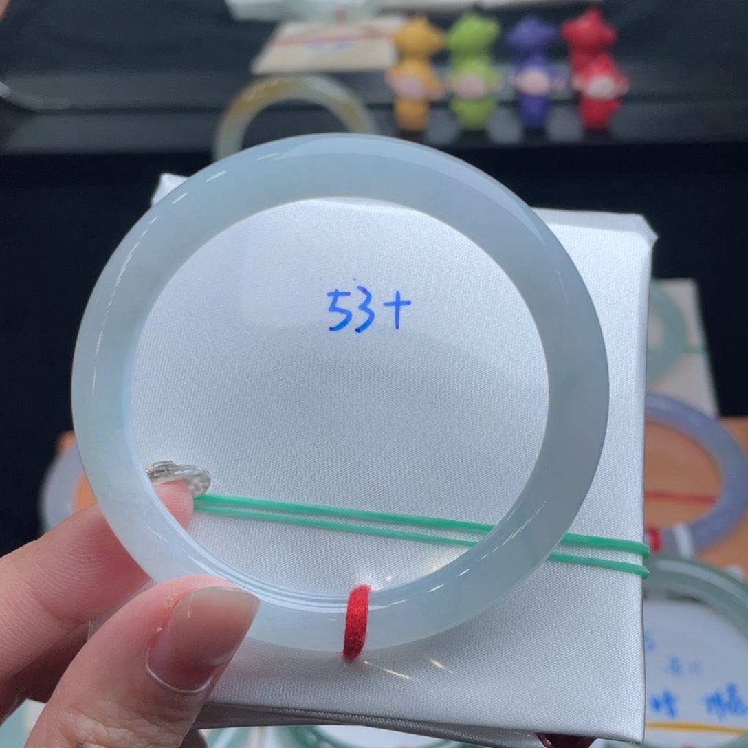翡翠手镯未镶嵌翡翠