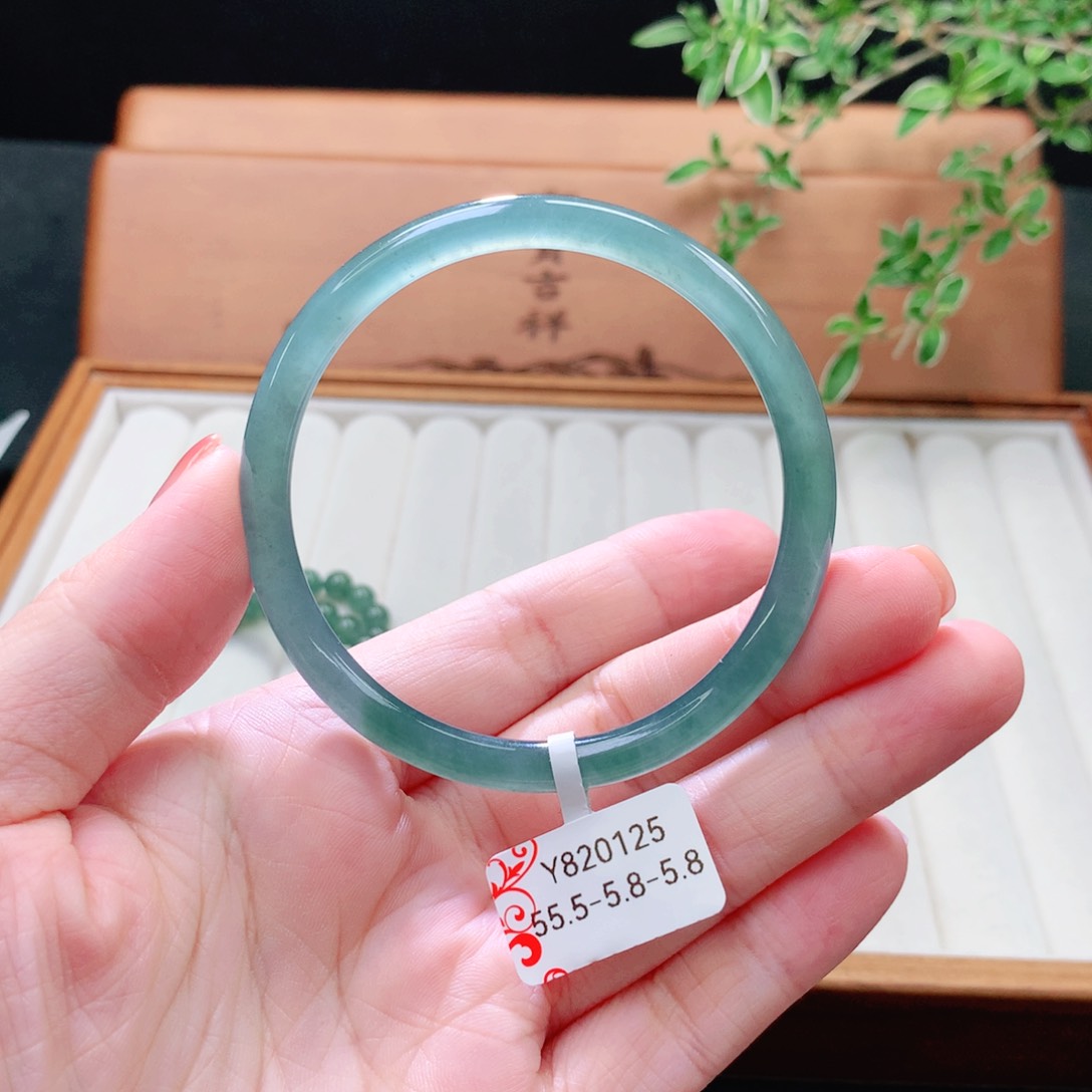 未镶嵌手镯（圆镯）翡翠