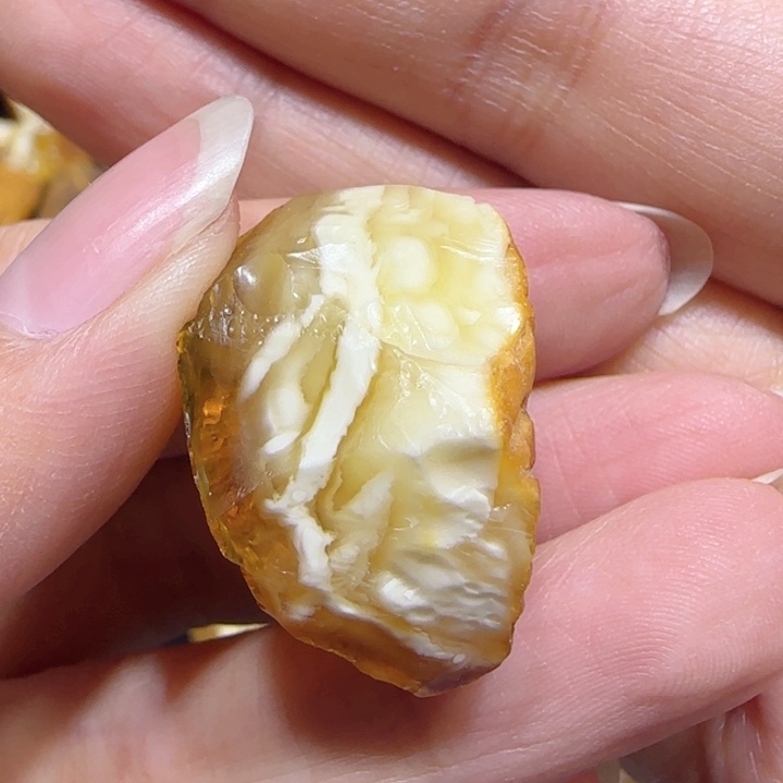 定制琥珀未镶嵌蜜蜡