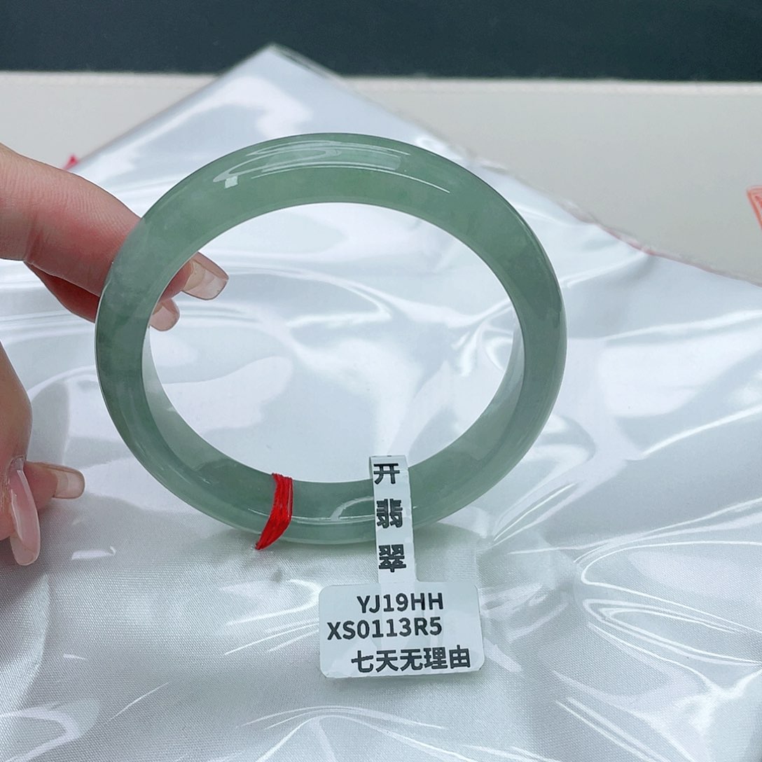 翡翠手镯未镶嵌正57
