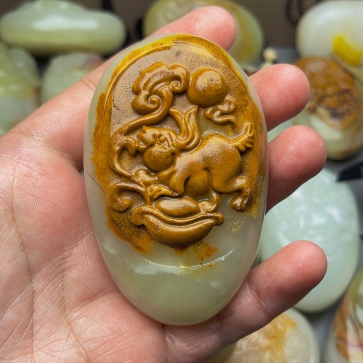 快***笑石材方解石手把件兔