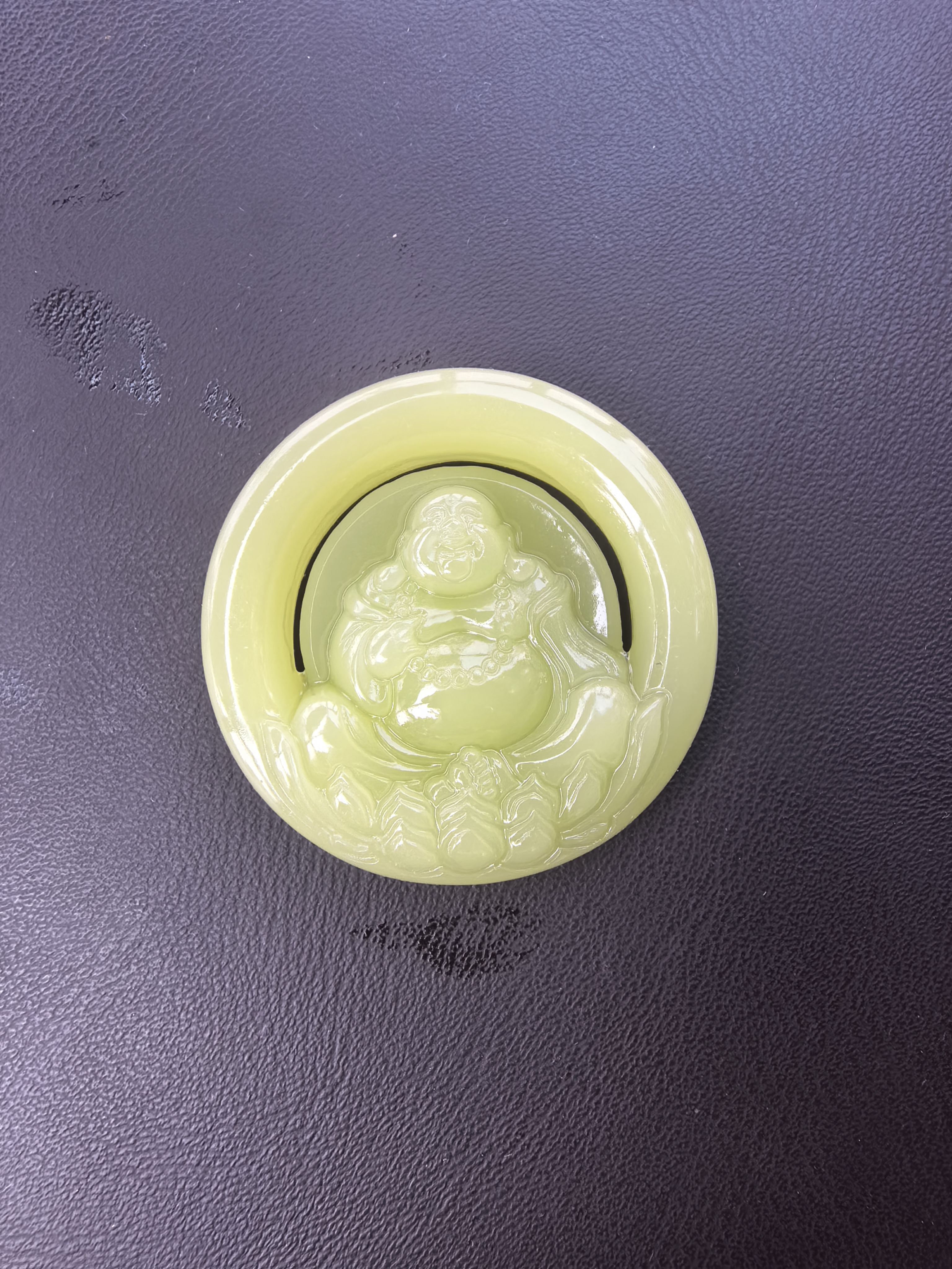 新品！新疆精品山料黄口双面精雕:弥勒佛！