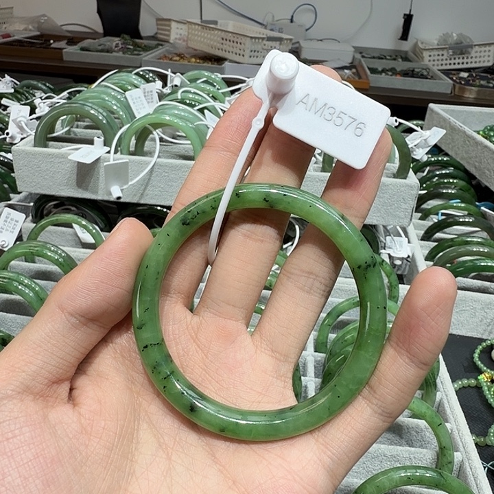 和田玉（碧玉）未镶嵌手镯