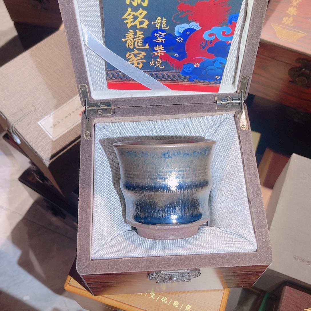 茶盏滴滴答答地响了一响又是