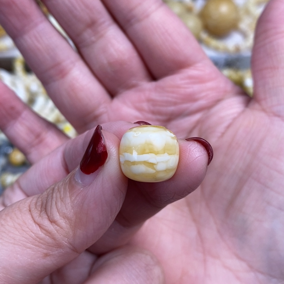 琥珀裸石未镶嵌金漆白虎皮老型单珠14×13