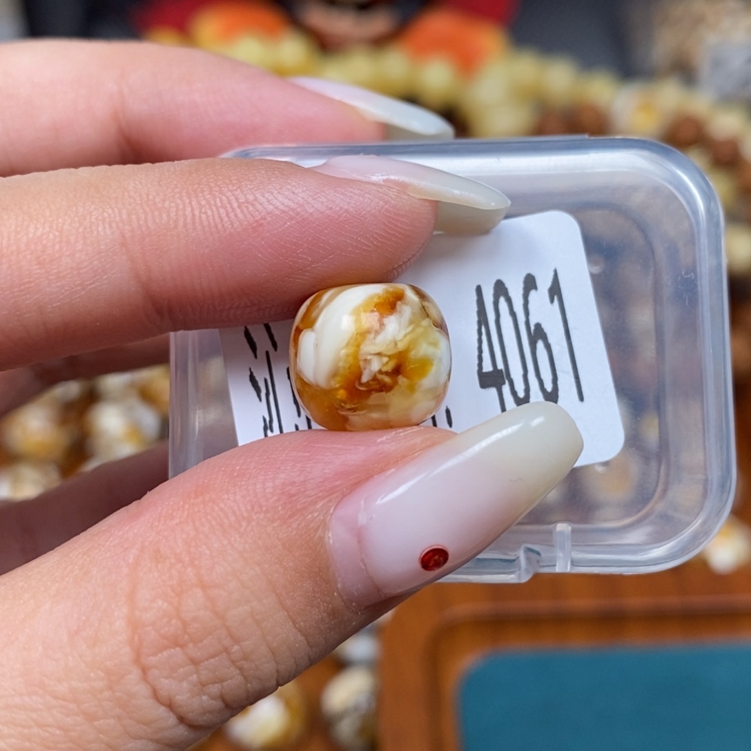 蜜蜡未镶嵌珠宝奇石4061