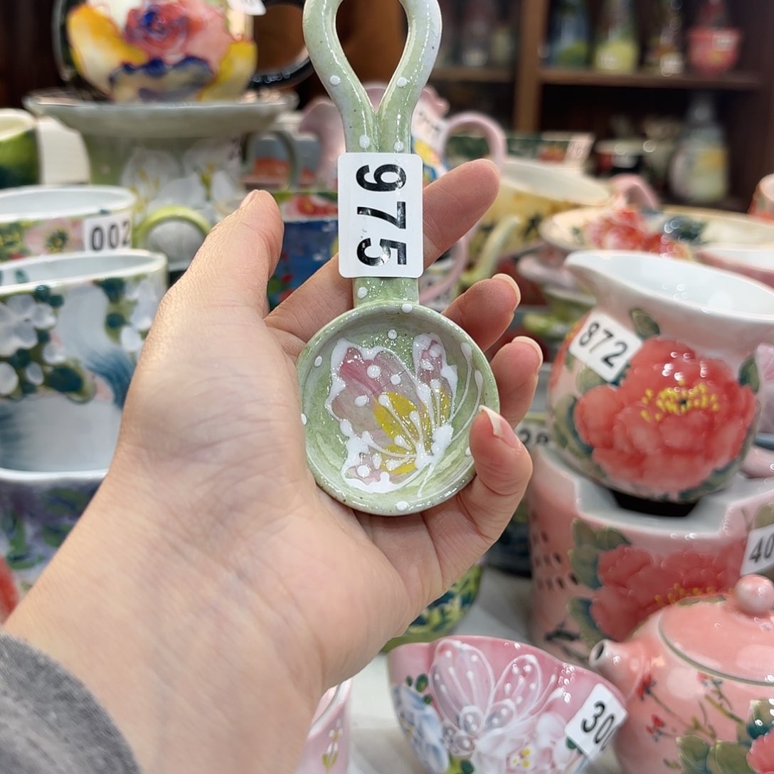 瓷片兔兔盖茨。兔兔