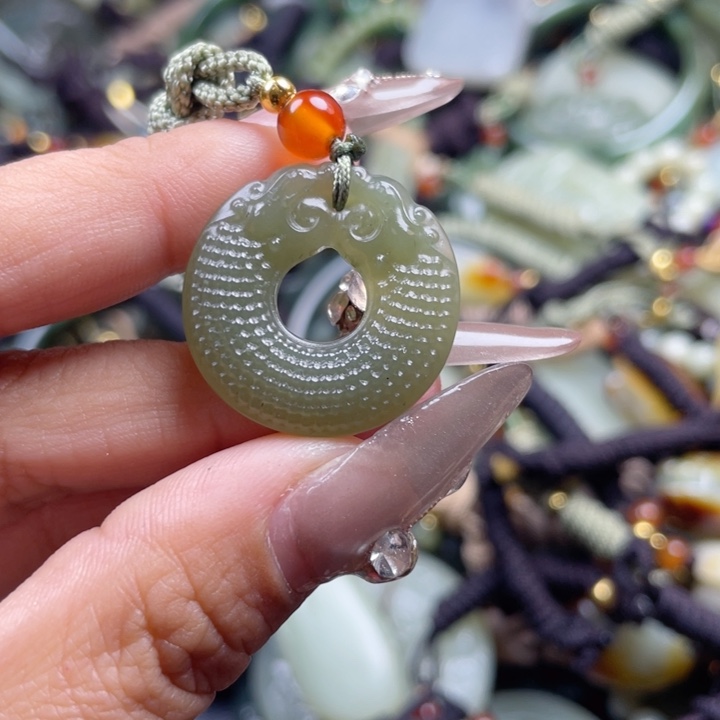 和田玉颈饰未镶嵌