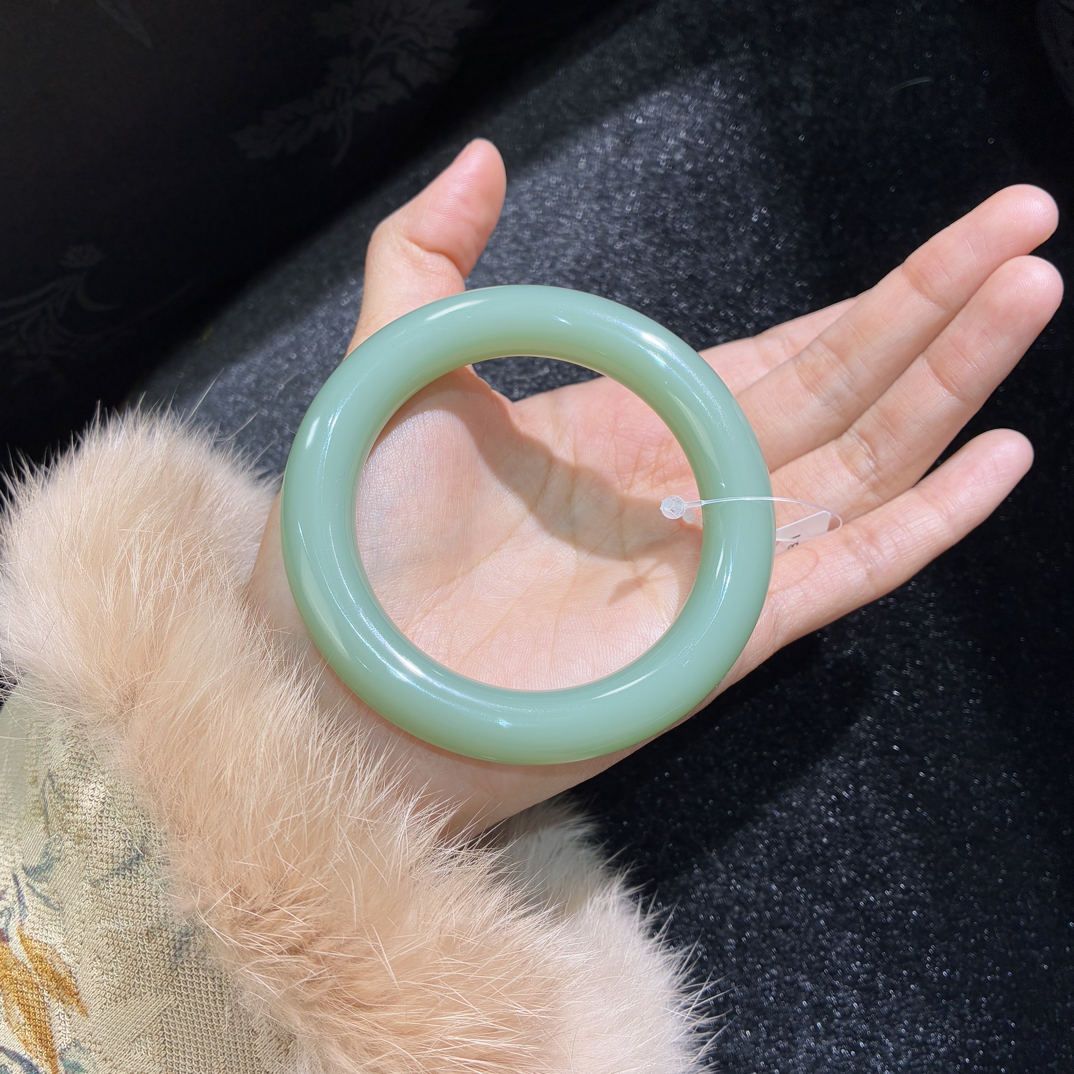 和田玉俄碧夹层料毕业圆条一细粉青55