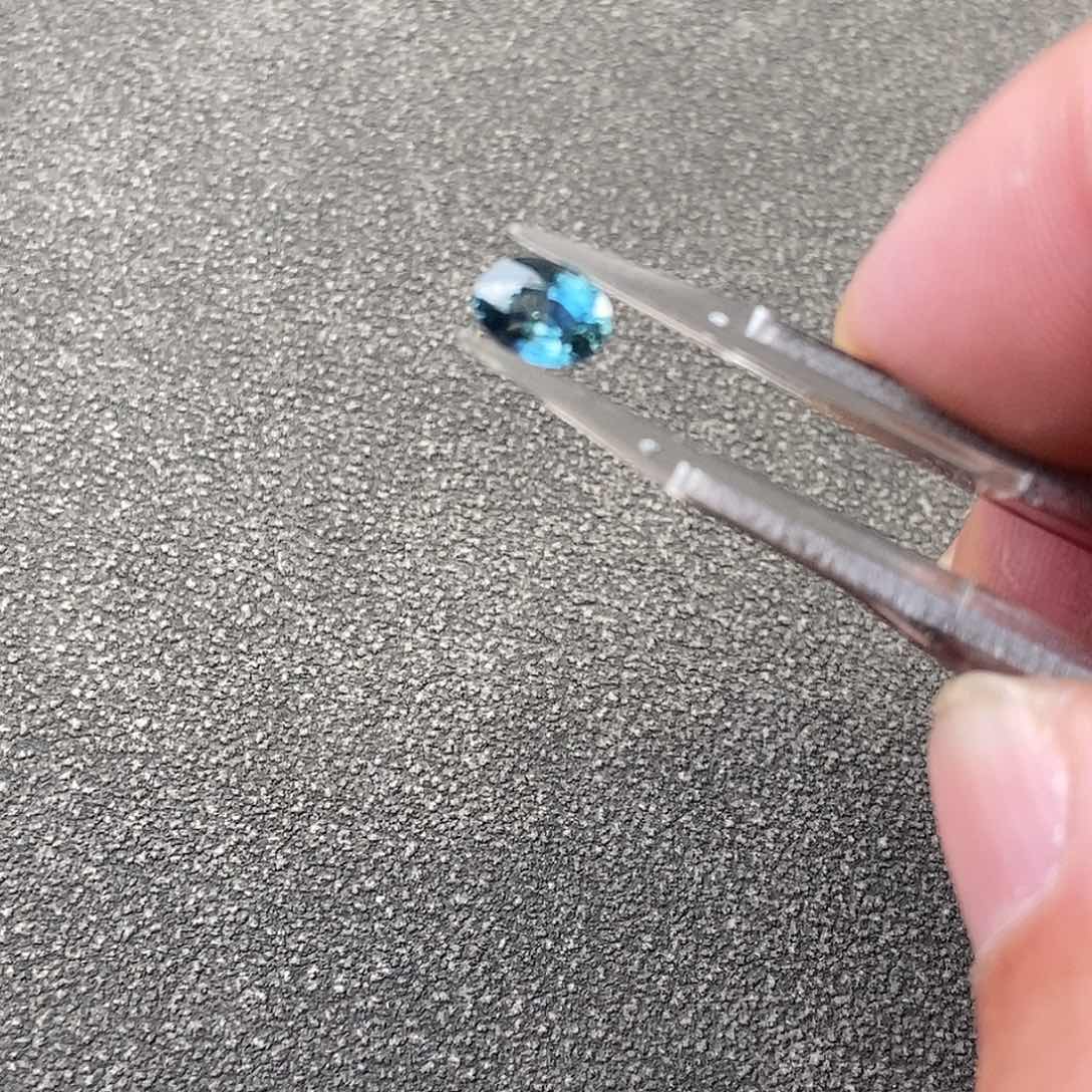 蓝宝石裸石未镶嵌
