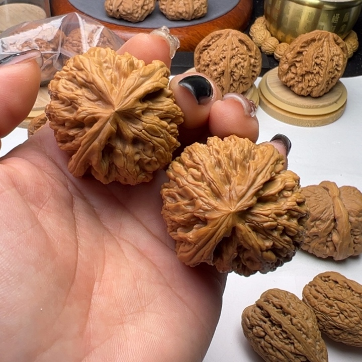 文玩核桃把件爱**万40红锦鲤