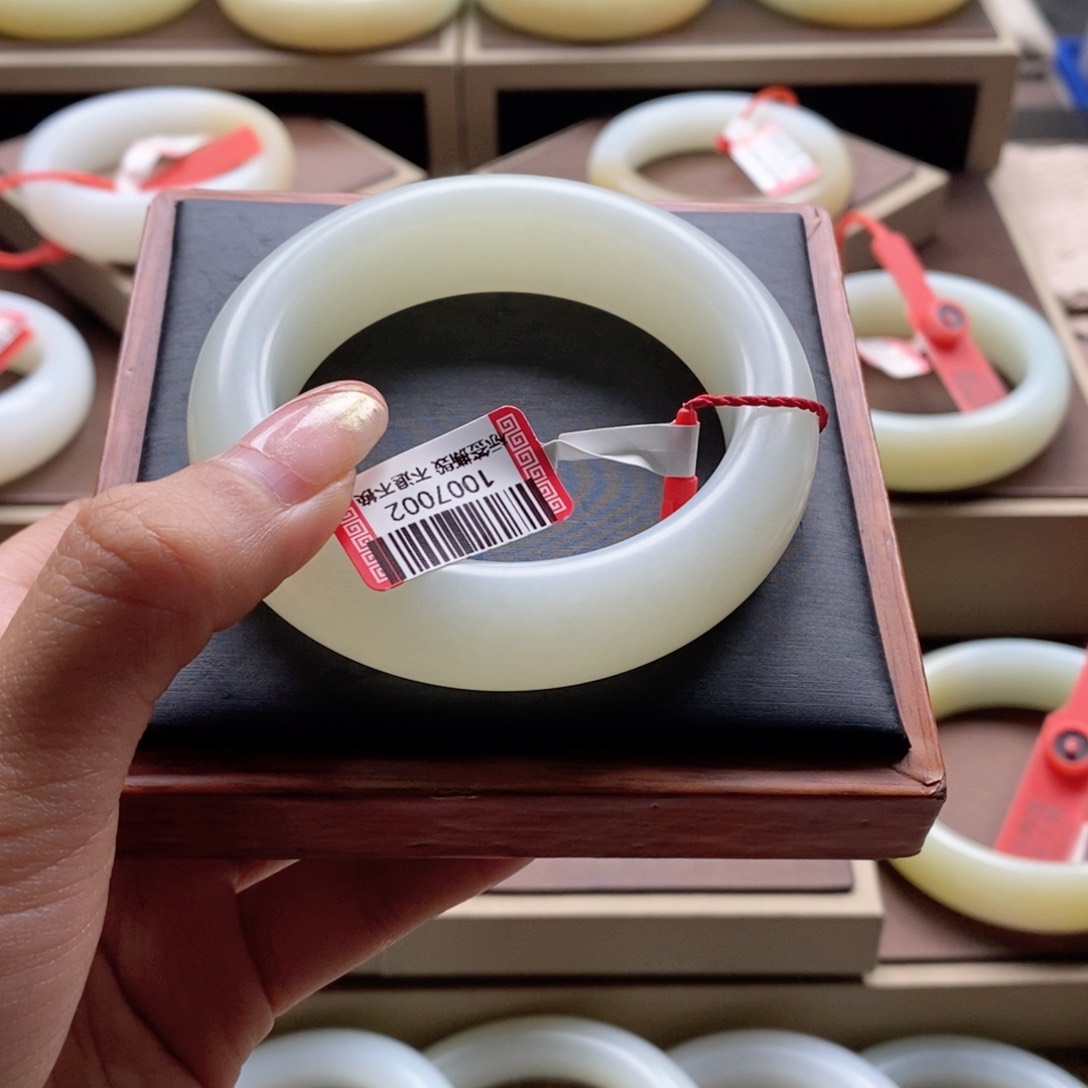 未镶嵌手镯和田玉g****b