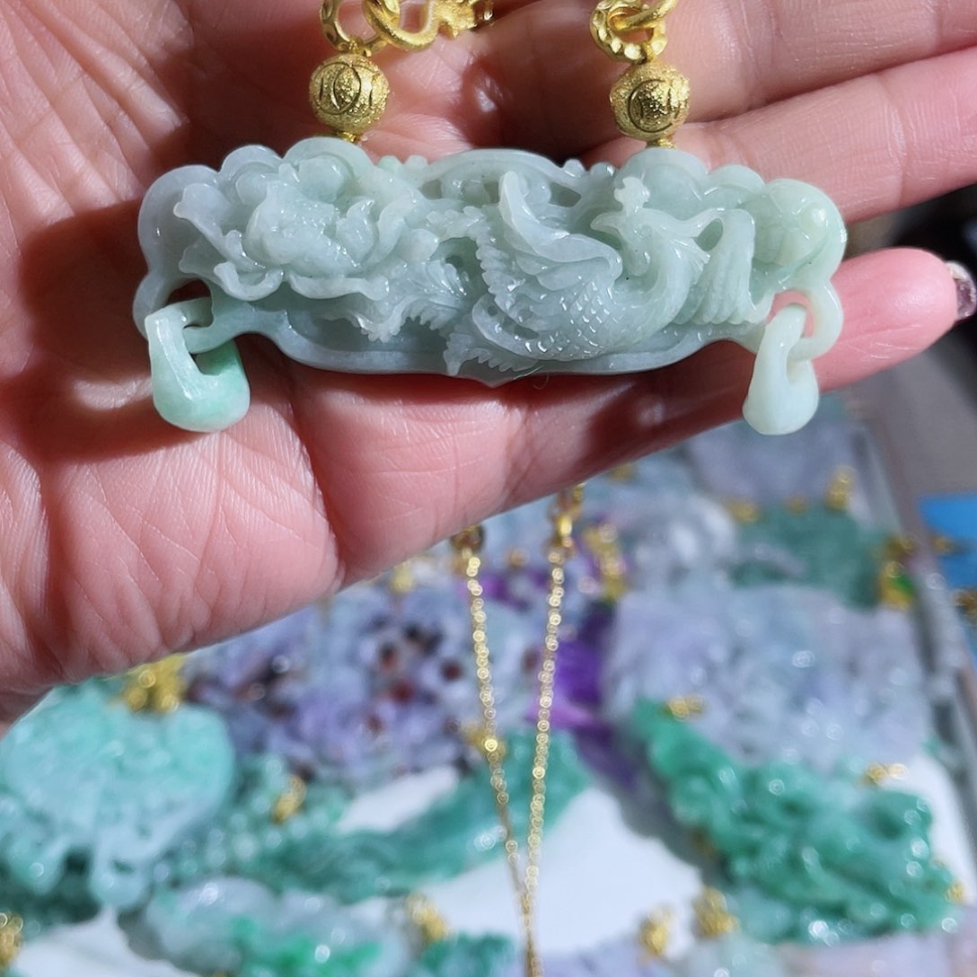 翡翠吊坠(赠链)未镶嵌翡翠锁骨