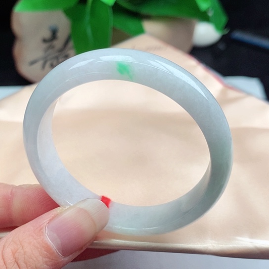 翡翠手镯未镶嵌     正圈50 白底青