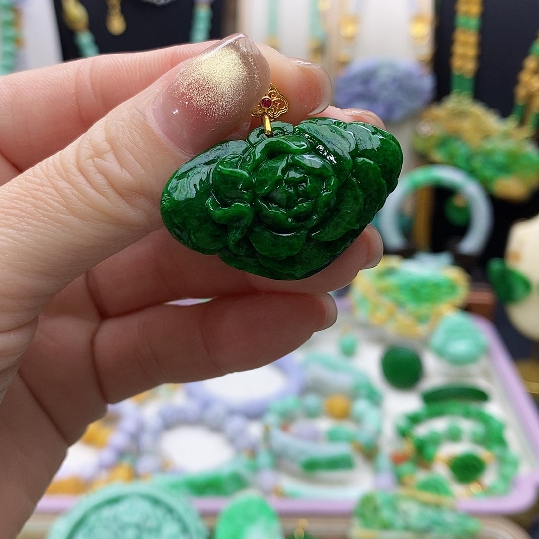 翡翠颈饰未镶嵌天然