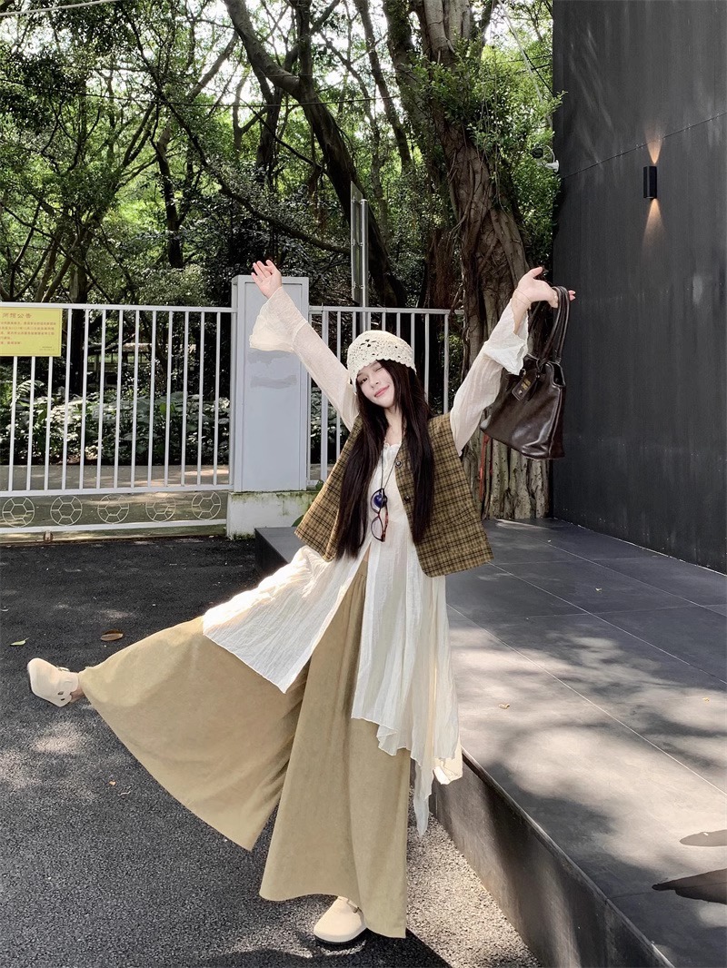 时尚套装女不规则褶皱衬衫叠穿格子马甲上衣早春宽松休闲裤三件套