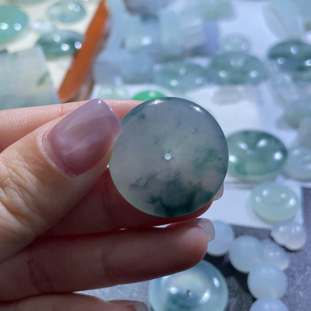 定制翡翠未镶嵌扣