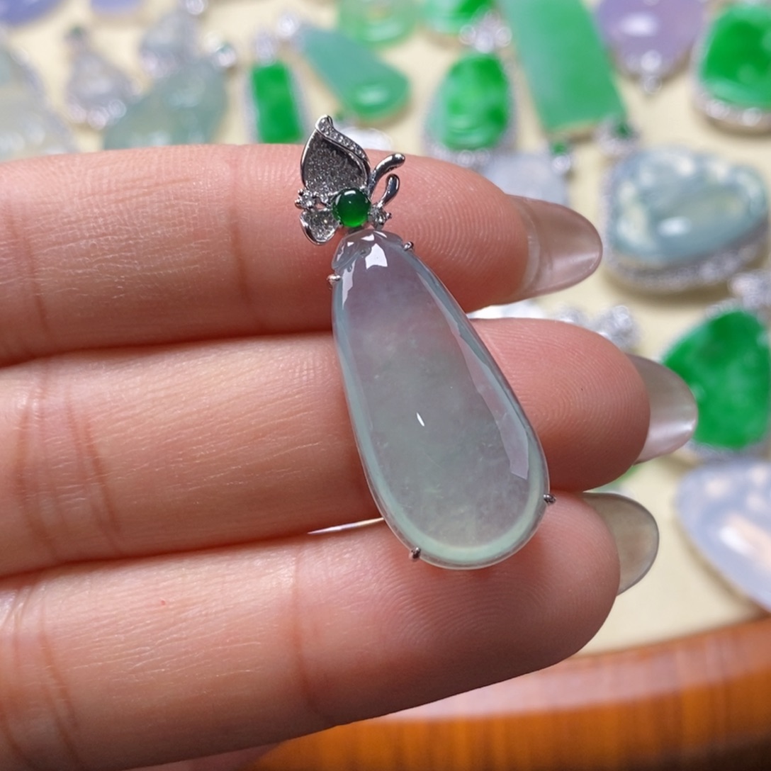 翡翠吊坠(赠链)18K金镶嵌