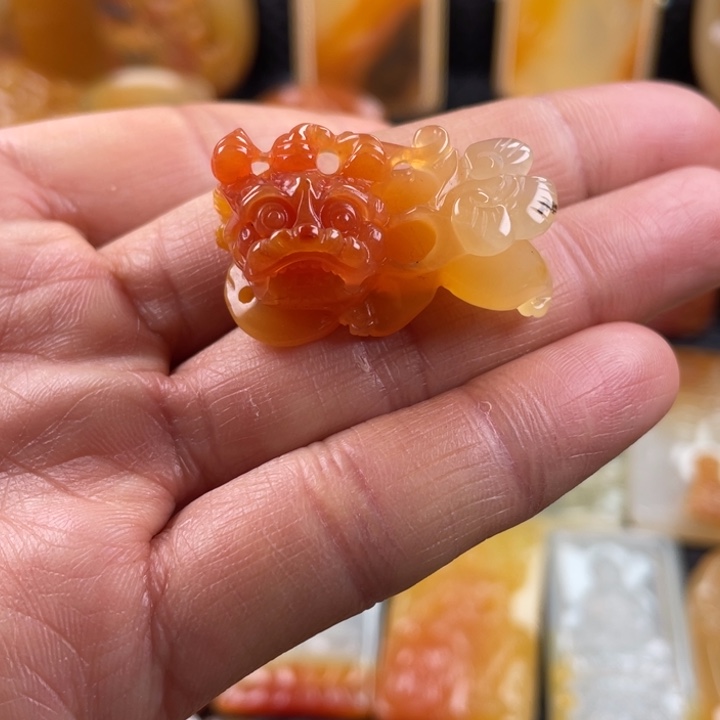 石英质玉（黄龙玉）颈饰未镶嵌