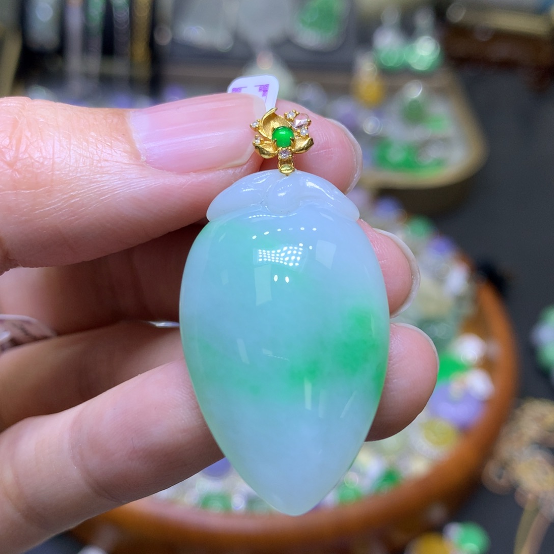 翡翠颈饰18K金镶嵌翡翠吊坠项链