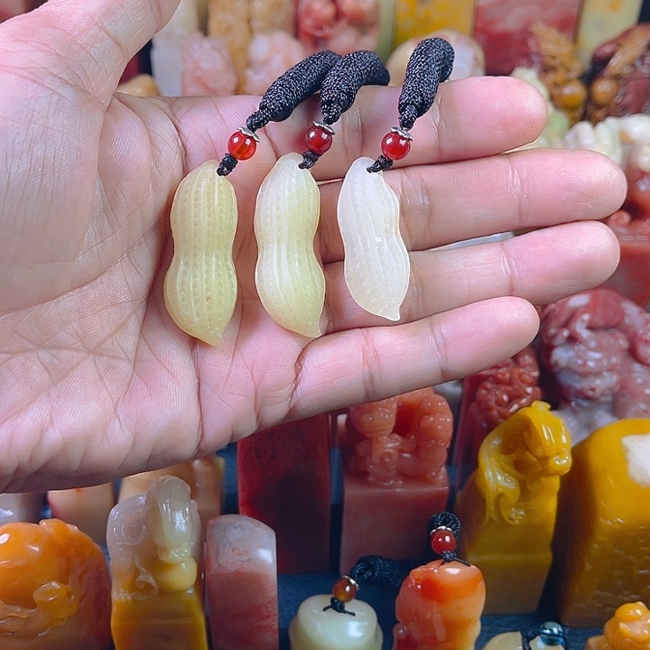 寿山石3件芙蓉花生挂件