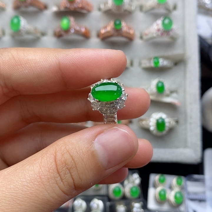 翡翠戒指未镶嵌蛋面