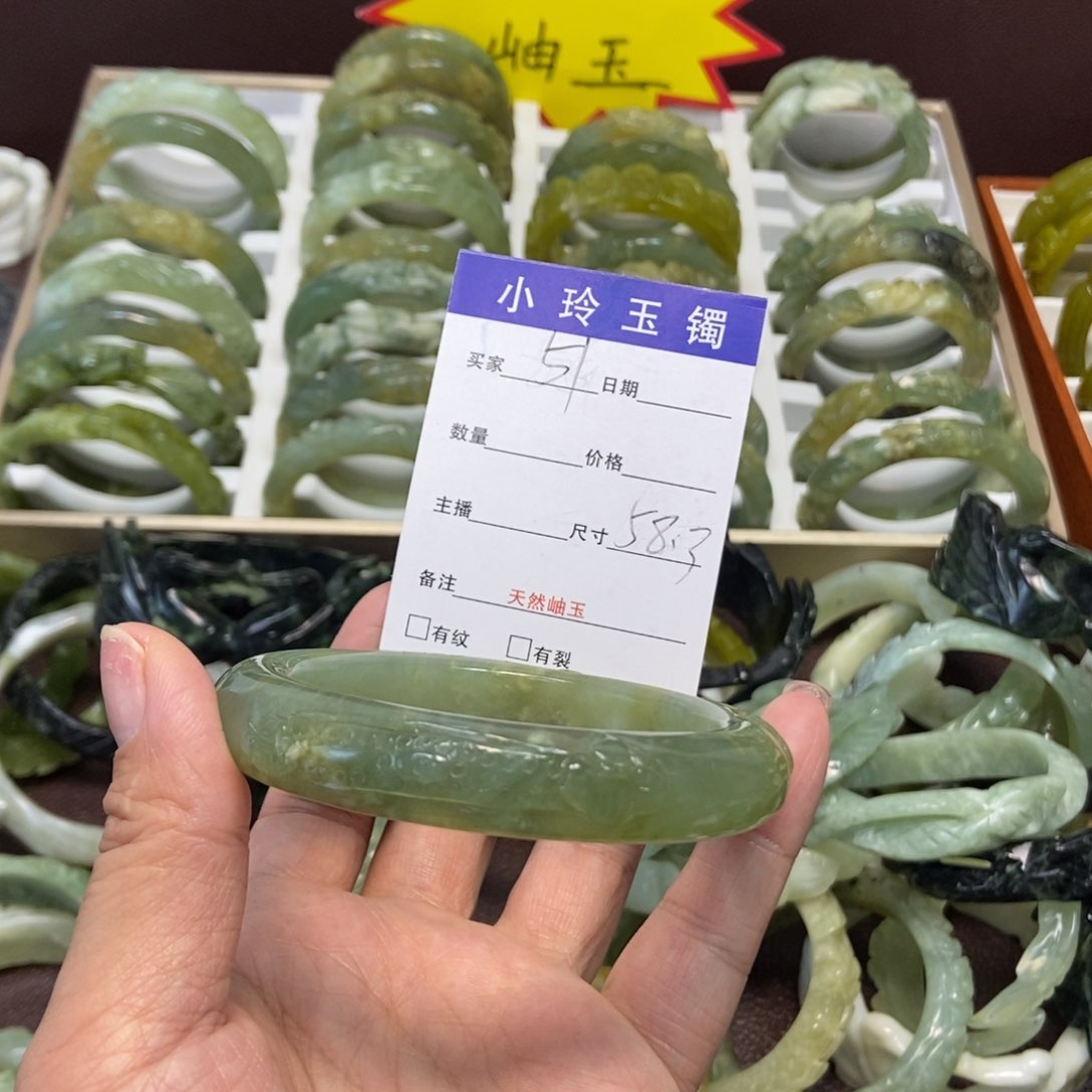 蛇纹石玉手镯未镶嵌