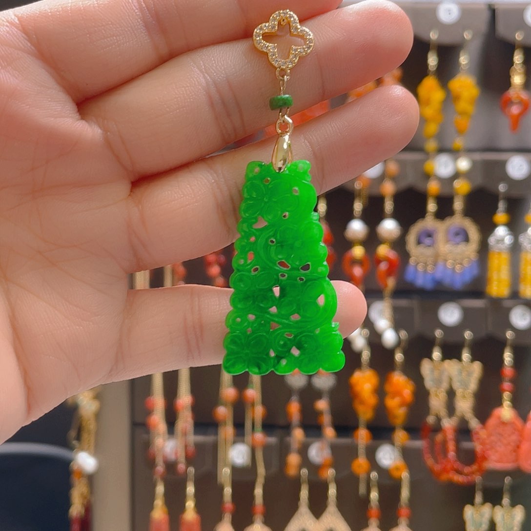 翡翠合金耳饰三**五翡翠一只