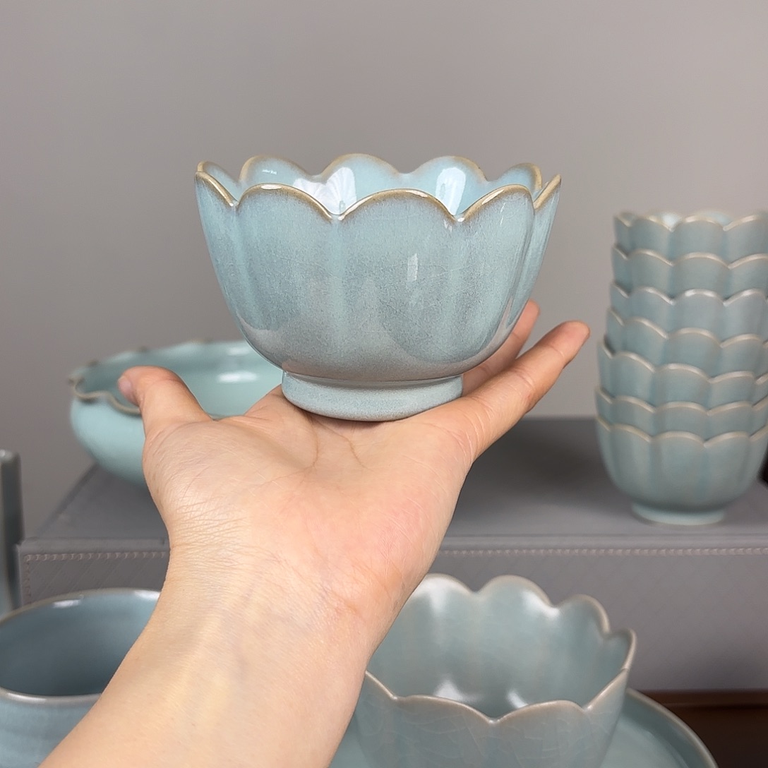 其他汝窑天青釉中号莲花碗微瑕