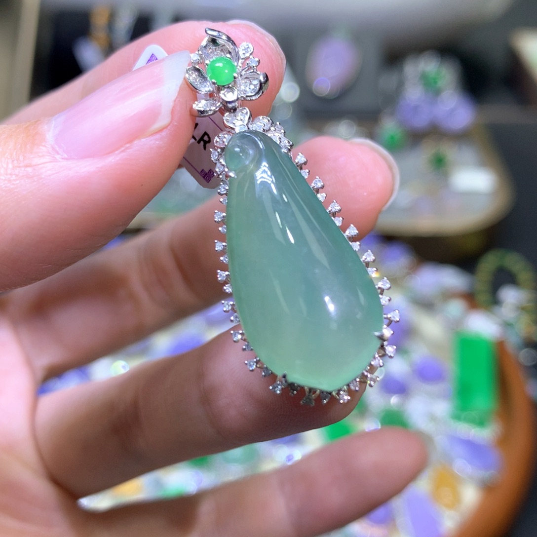 【闪购商品】翡翠颈饰18K金镶嵌翡翠吊坠项链