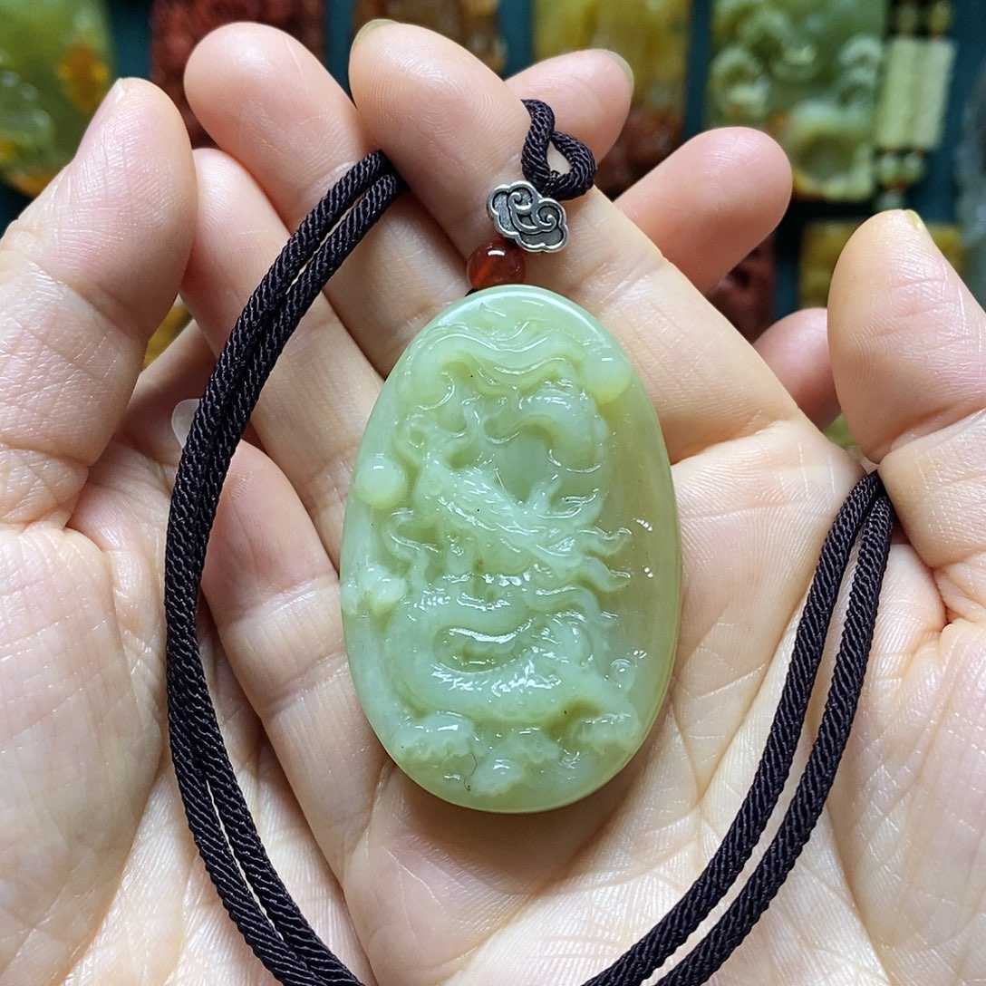 岫玉未镶嵌吊坠(赠链)