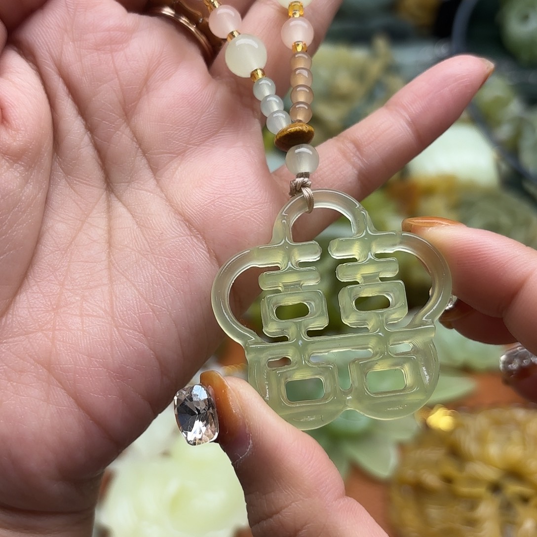 蛇纹石玉未镶嵌吊坠